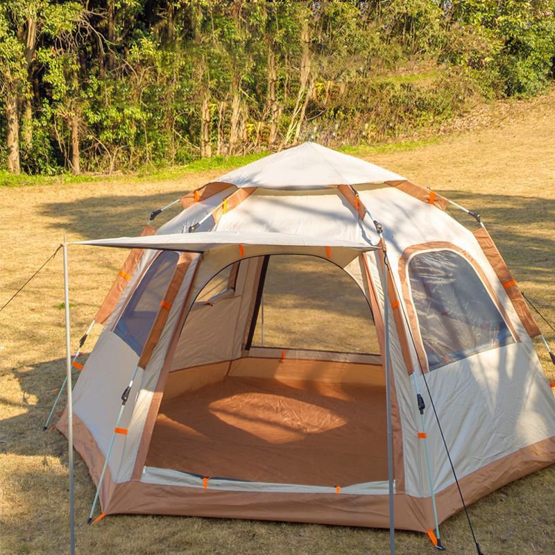 Ein tragbares raumlager im freien kann ein sechzacken-zelt falten