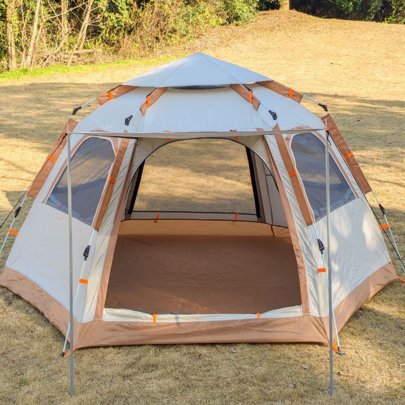 Ein tragbares raumlager im freien kann ein sechzacken-zelt falten