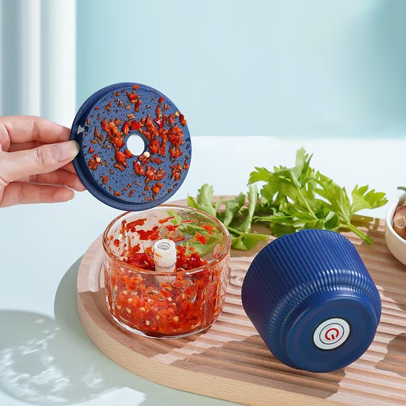 Vollautomatische Küchenmaschine zum Knoblauch- und Fleischhacken.