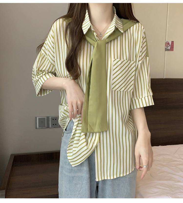 スタイリッシュなフェイクレイヤードショールシャツ