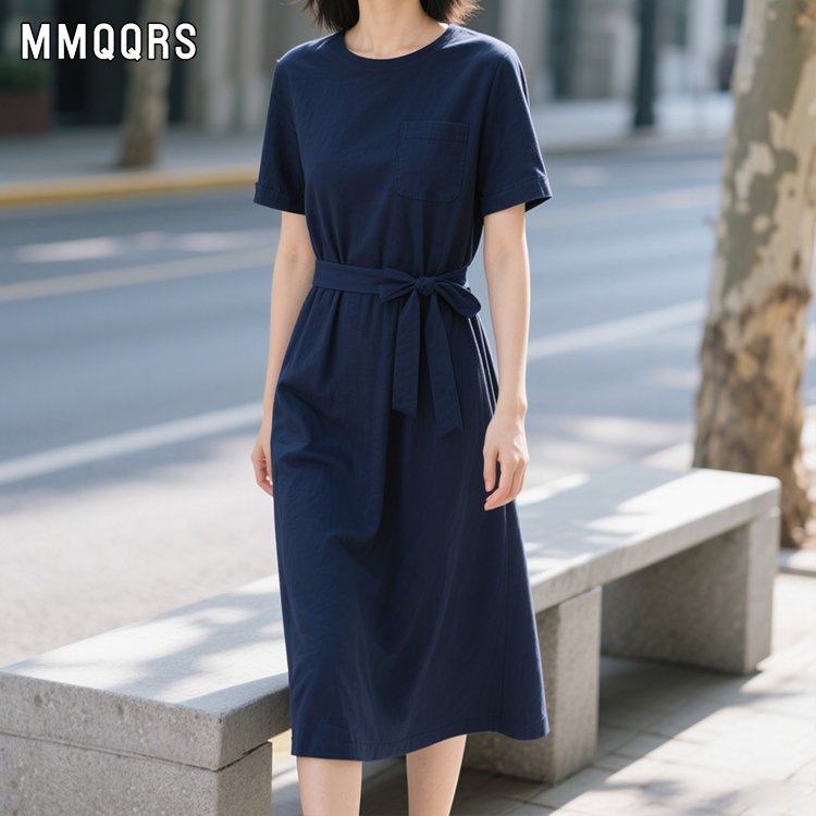 シンプルな通勤用カジュアルワンピース全体画像