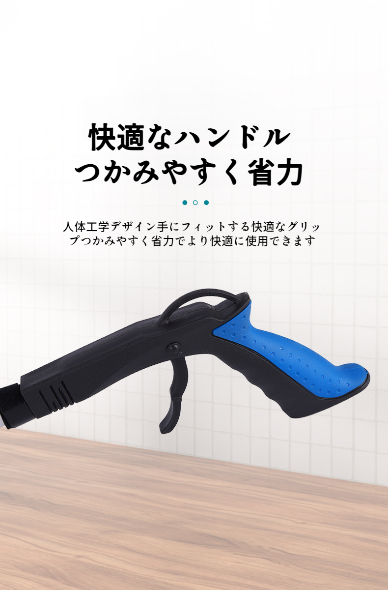 ゴミクランプを使ってペットボトルを拾うシーン