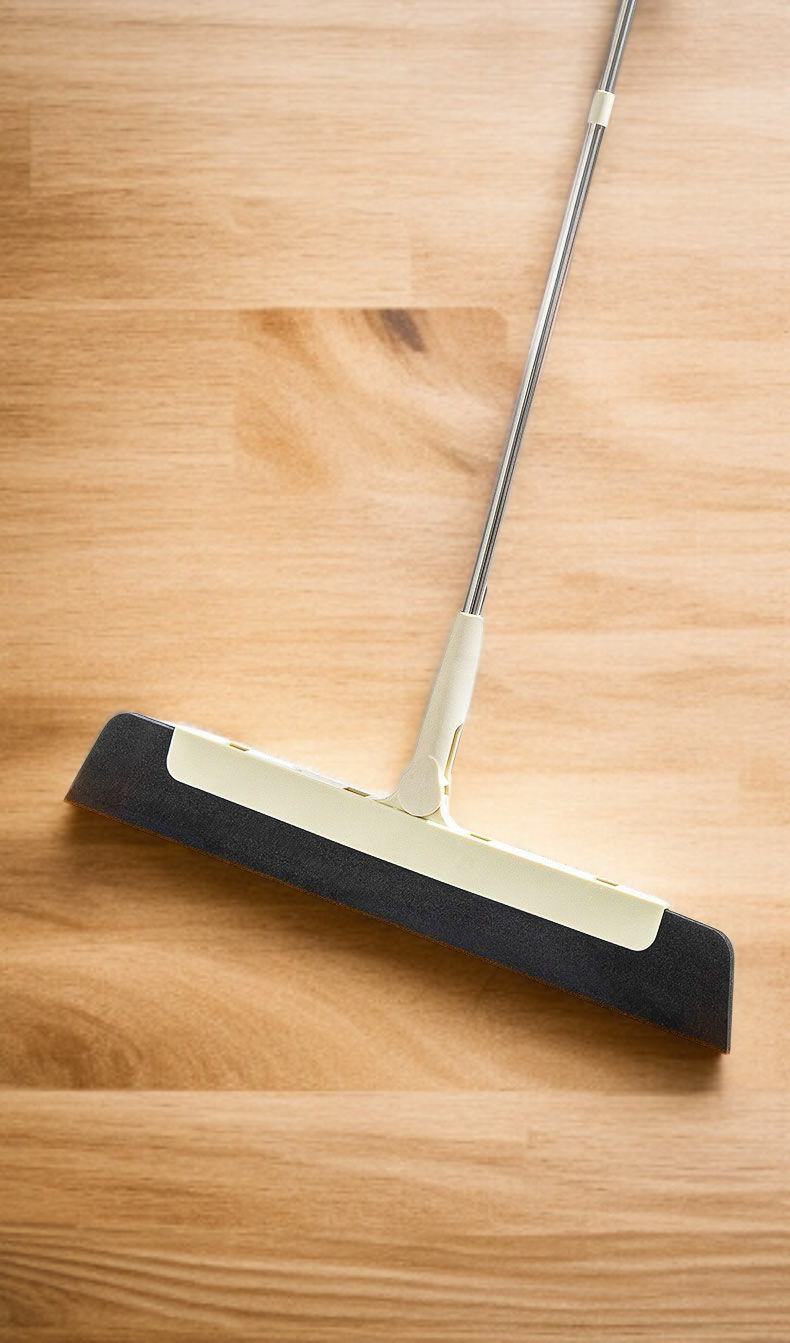 Magické domácí koště na zametání v moderní koupelně