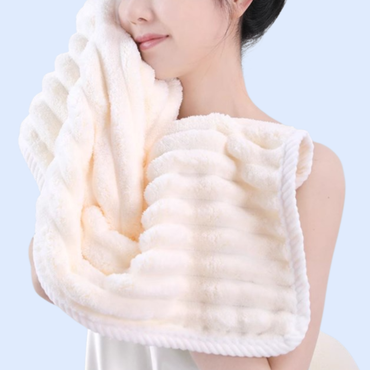 Thickened lint-free and highly absorbent towel