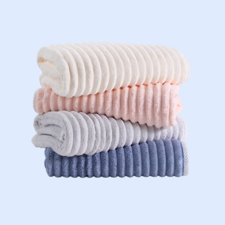 Thickened lint-free and highly absorbent towel