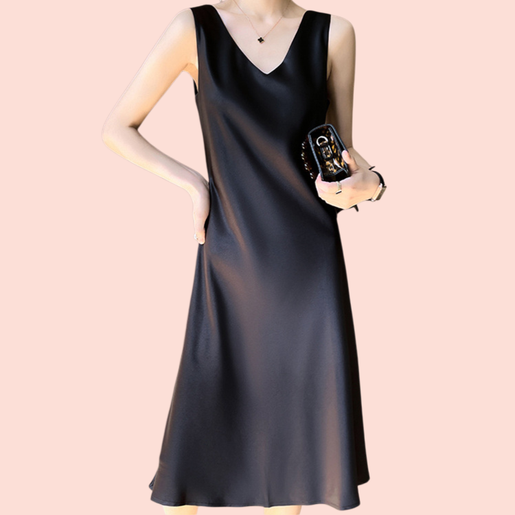 サテンのキャミソールドレス