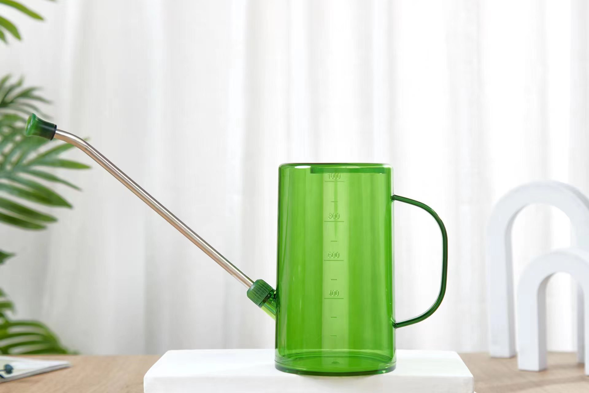 Transparente Gießkanne mit Messskala für Garten
