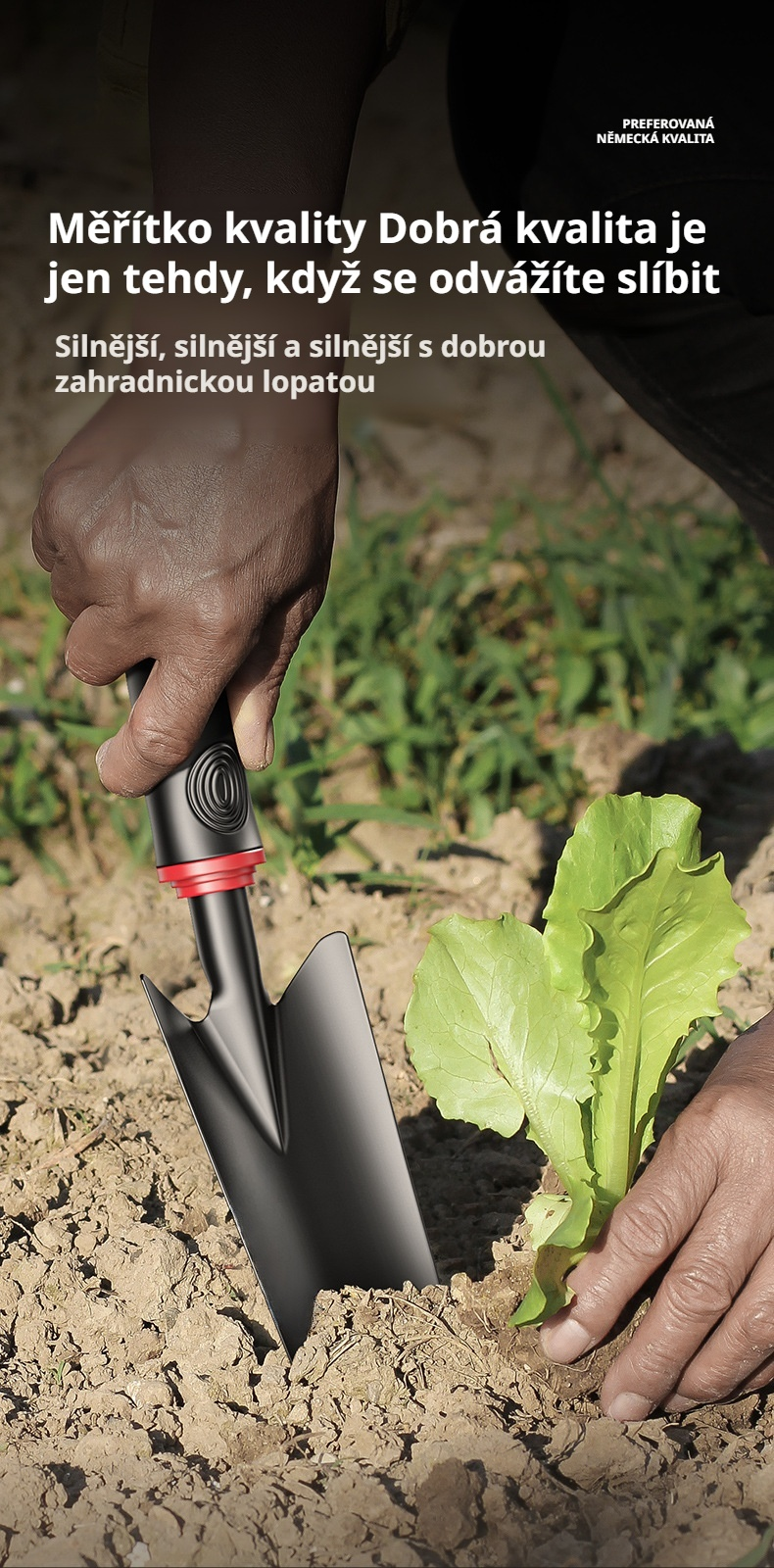 Detail rukojeti malé zahradnické lopatky
