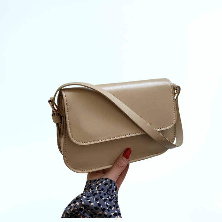 กระเป๋าใบเล็กสไตล์ย้อนยุคที่มีลวดลายของคนดังทางอินเทอร์เน็ต