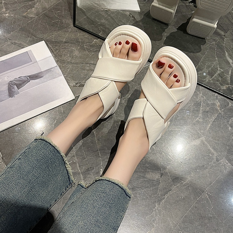 新作無地サンダルのディテールアップ