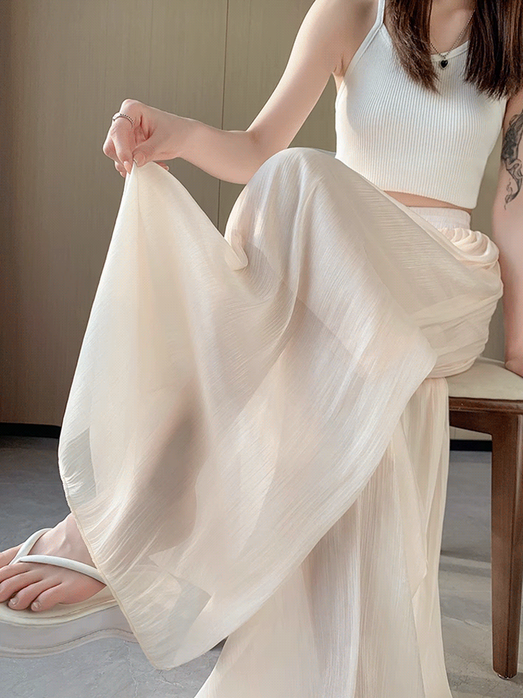 Zwiewne, plisowane kuloty z szerokimi nogawkami 