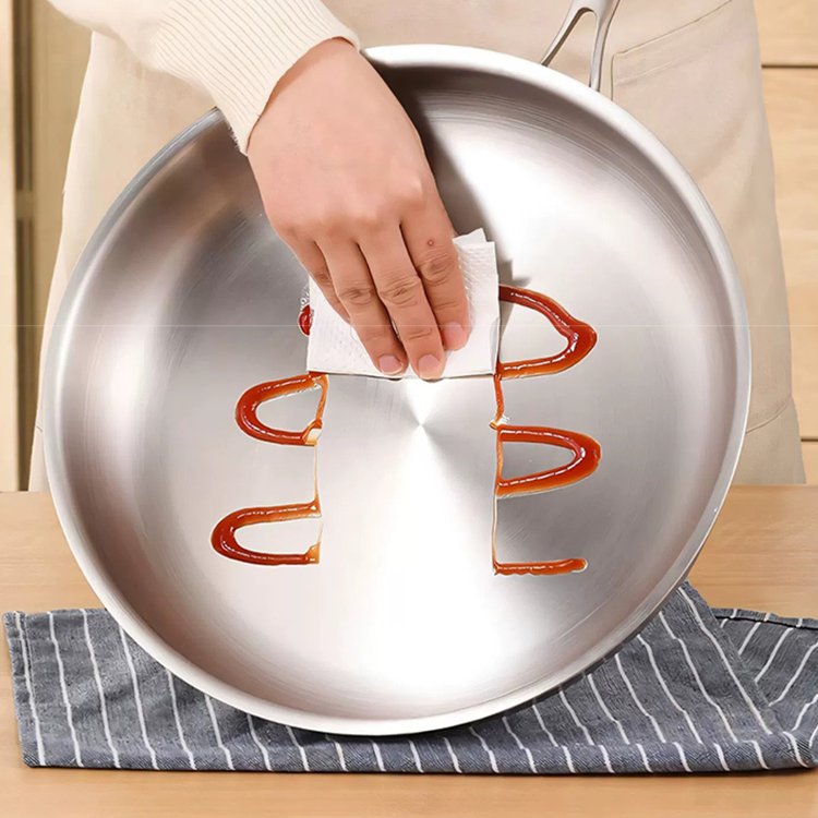 Nerezová nepřilnavá pánev