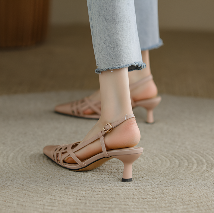 高級感ある編み込みストラップディテール