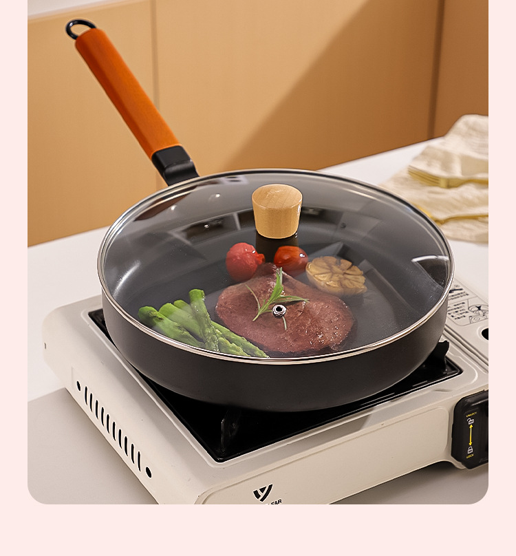 끈적임 없는 플랫팬 음식 조리 예시