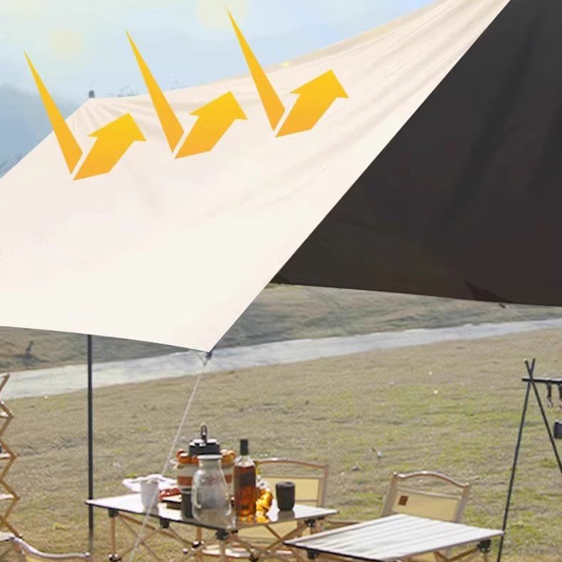 折りたたみ式テントの野外キャンプ場です