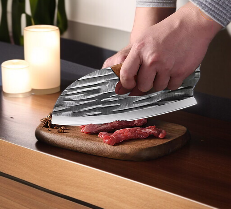 손잡이가 인체공학적인 수제 식칼