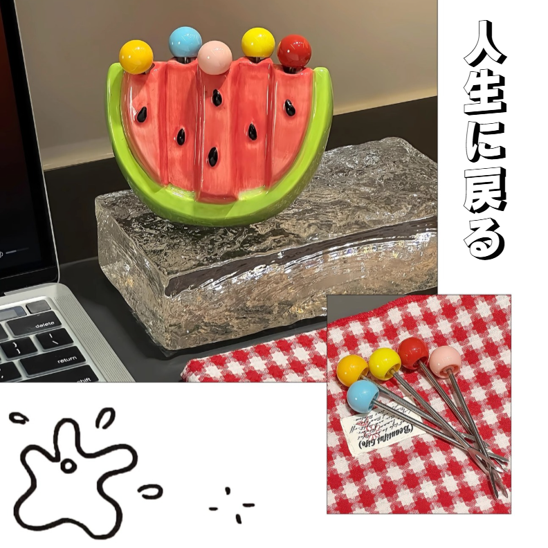 高級ステンレス製フルーツフォークのクローズアップ