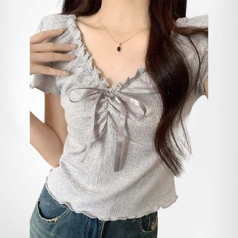 Kurzärmeliges Slim-Fit-Croptop mit Spitzen- und Rüschenverzierung für Frühling und Sommer