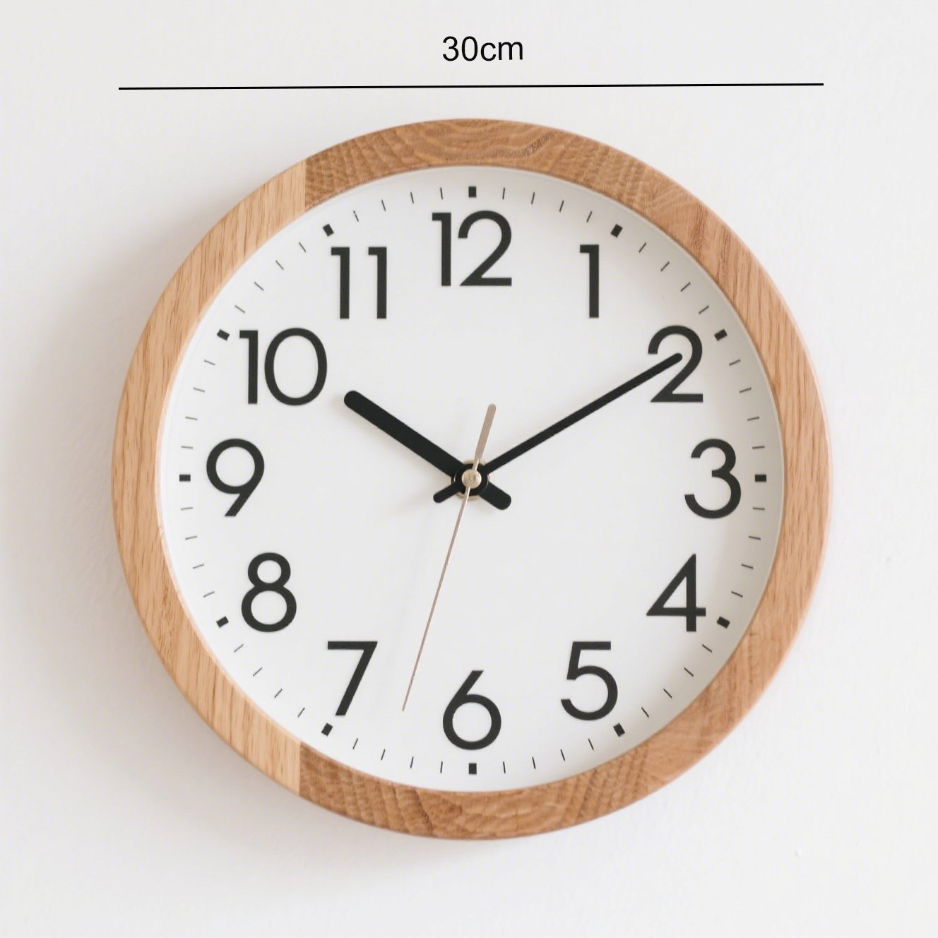 Stylové hodiny jako dekorace do obývacího pokoje