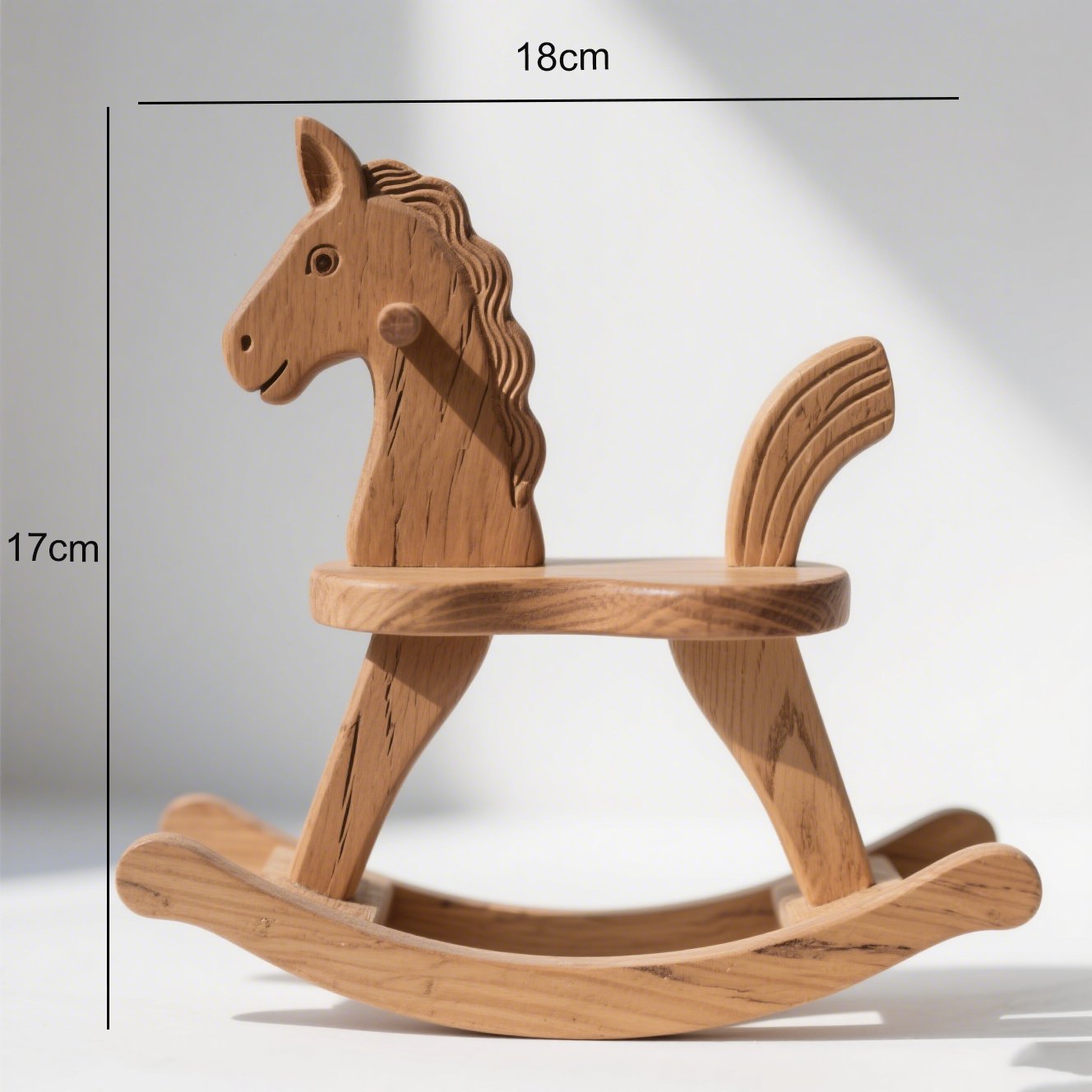Klasický houpací koník z přírodního dřeva
