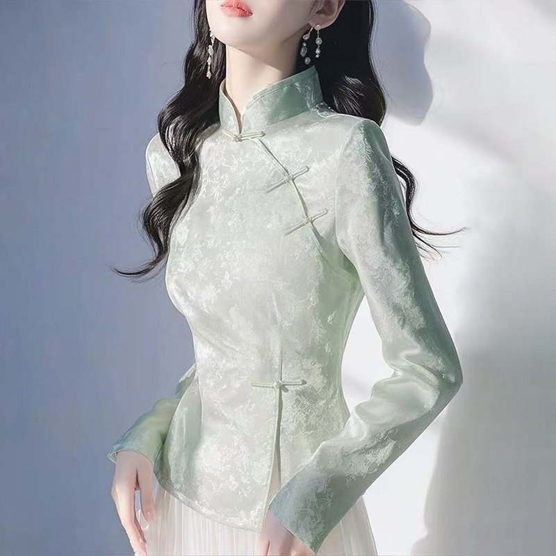 高級感のあるライトラグジュアリーミントグリーンシャツ