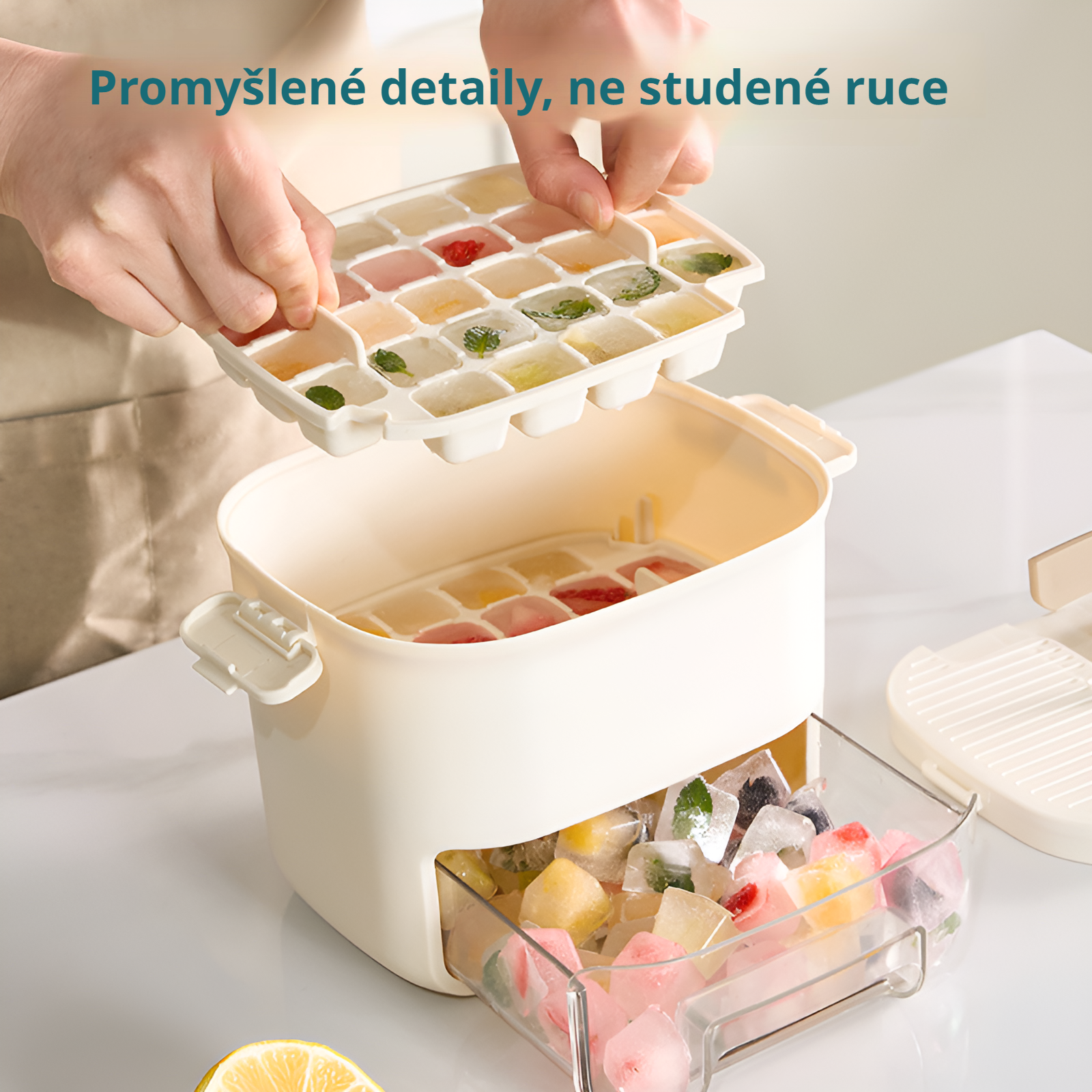 Plastová forma na led s lisovacím uzávěrem