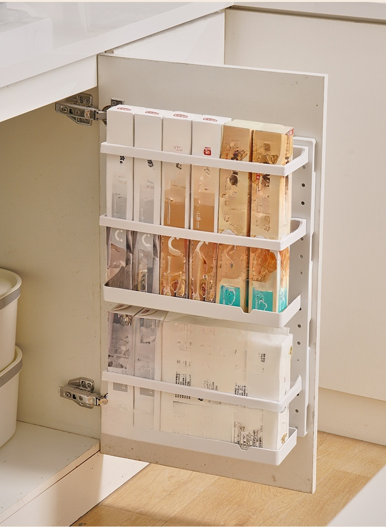 壁掛けキャビネットのドアに設置した様子