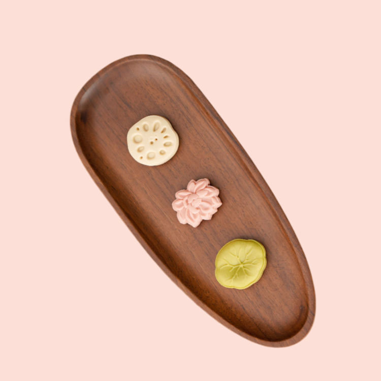 Irregular snack storage tray