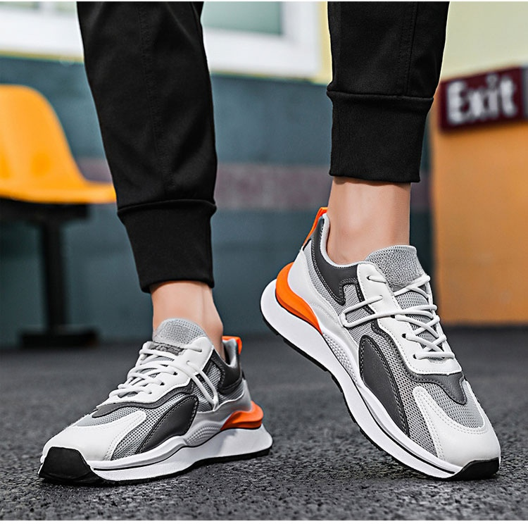 スポーツにも最適なスニーカーアクションショット