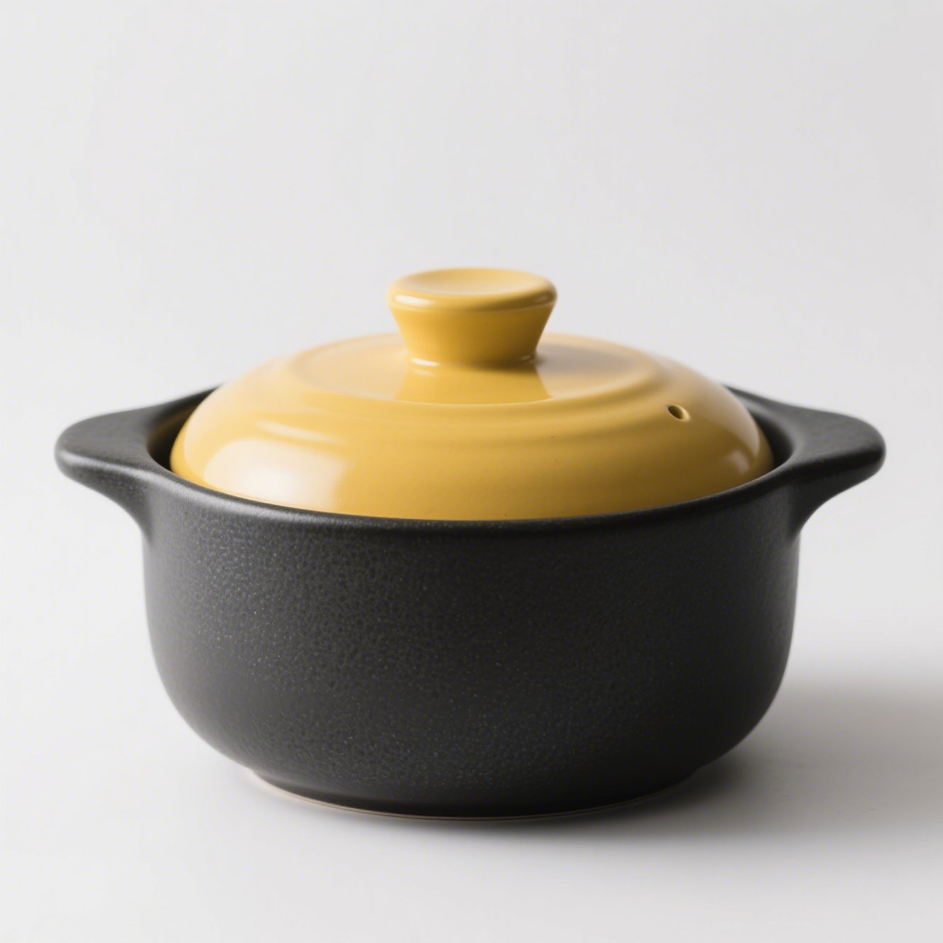 Keramický hrnec na polévku detailní pohled