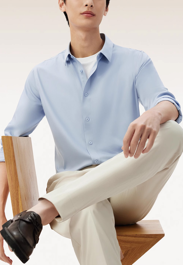 ビジカジ秋用メンズシャツの着用イメージ