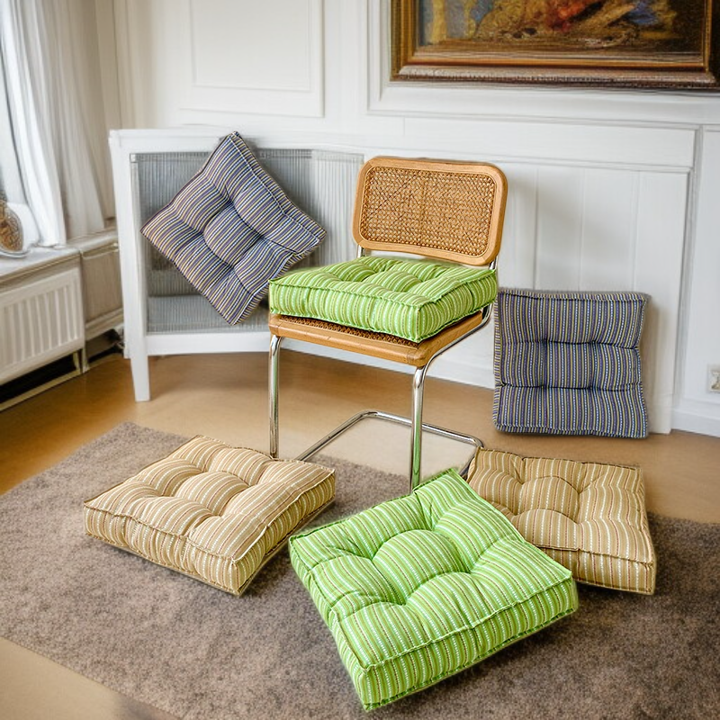 厚手のストライプ柄クッション