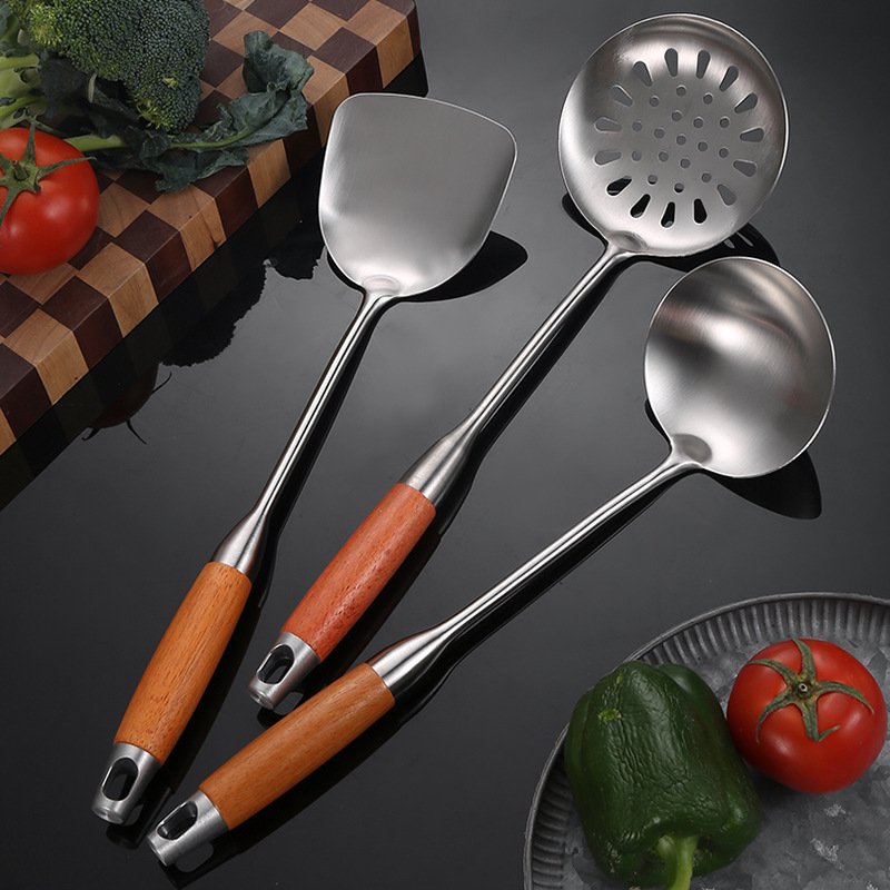 厚めのステンレス調理器具セット木の柄のフライ返しおたまの抜け漏れショッパー家庭用です