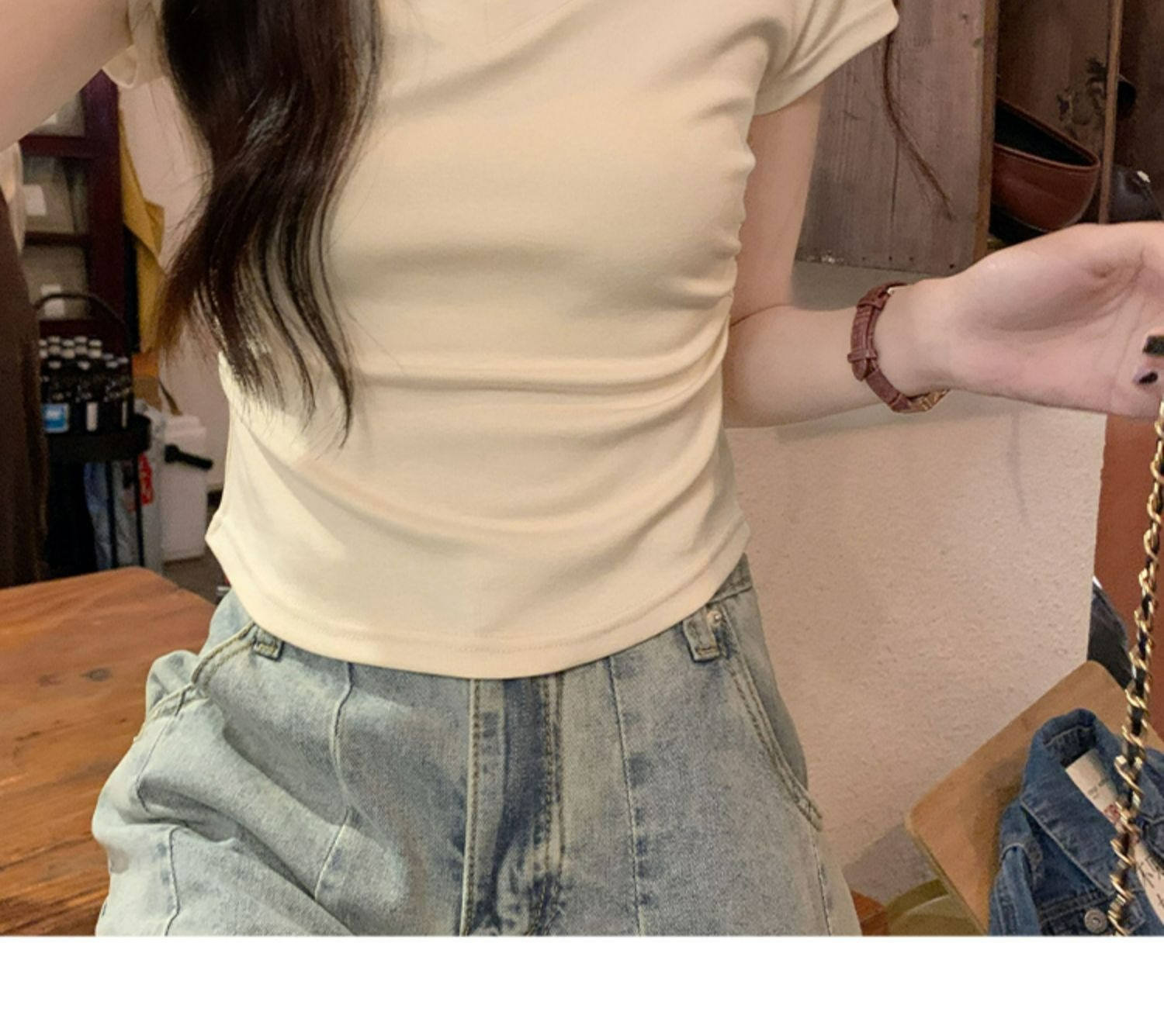 プリーツ入りシックなレディースTシャツ