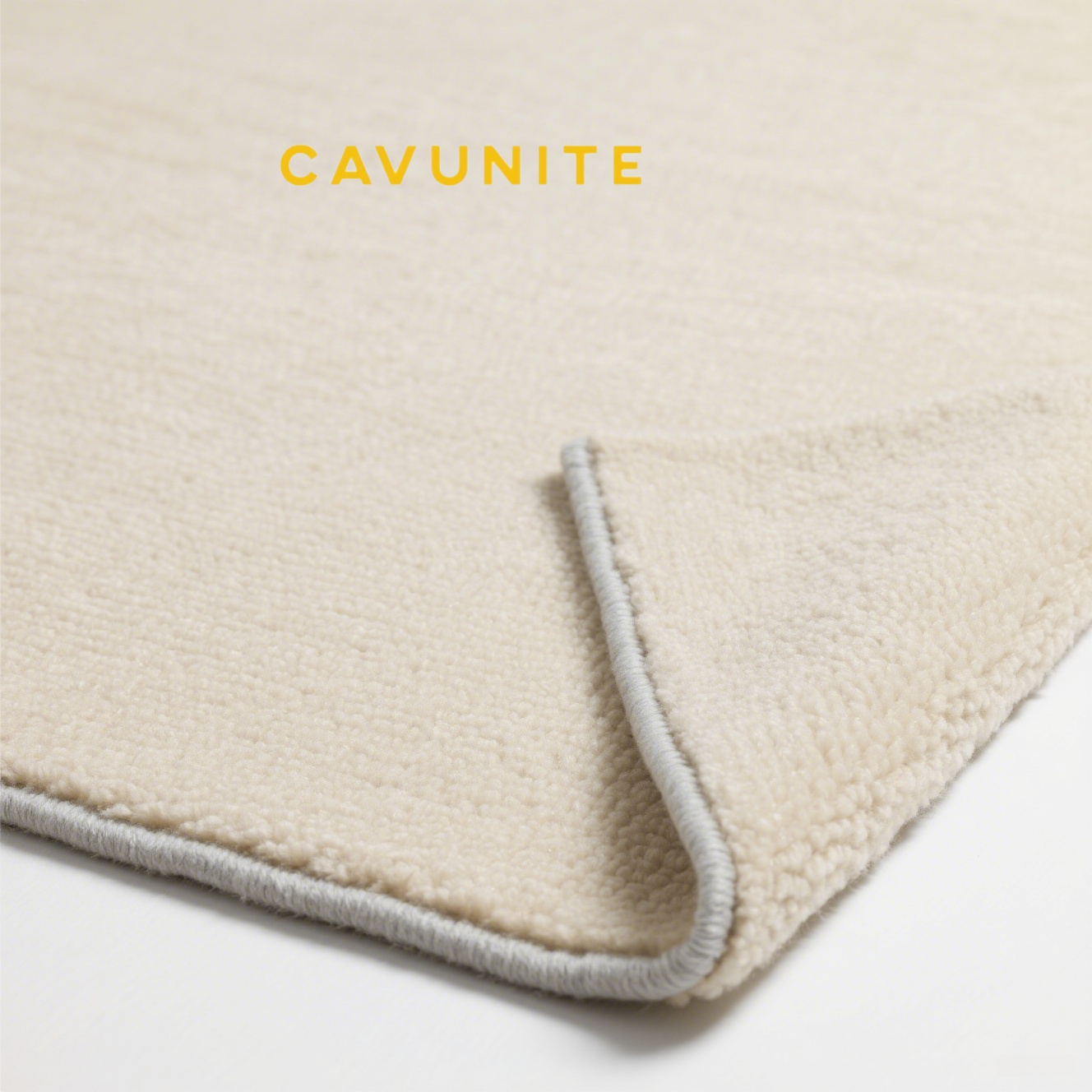 リビングに敷かれた無地ベージュカーペット