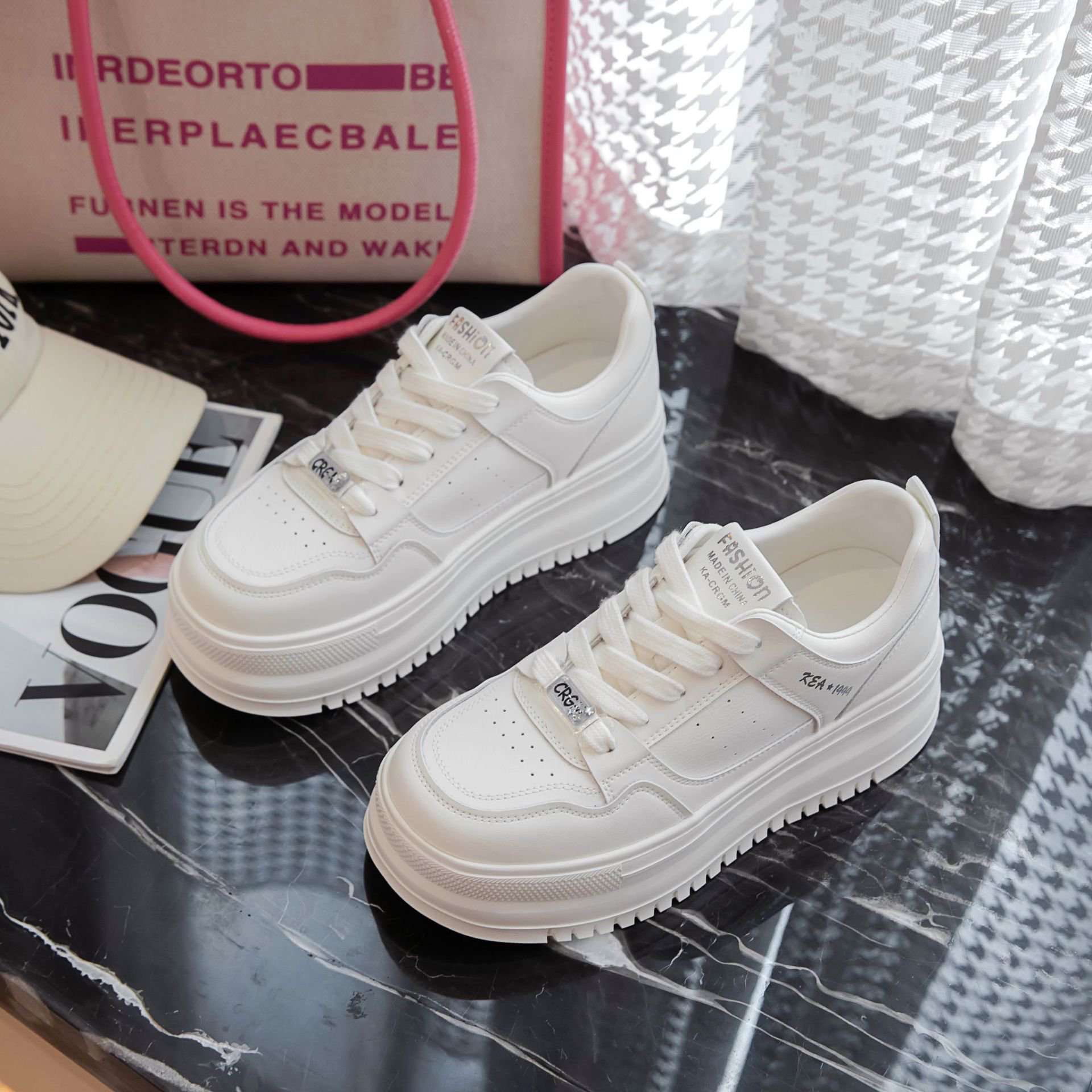 Vastag talpú, magasságnövelő, könnyű, puha talpú cipők