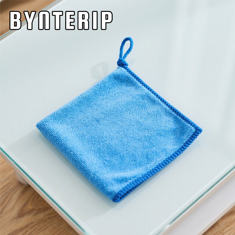 Stapel von saugfähigen Reinigungstüchern für Haushalt