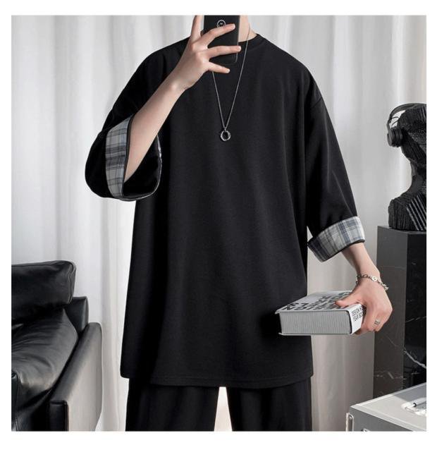 トレンド感あるメンズルーズTシャツアップ写真