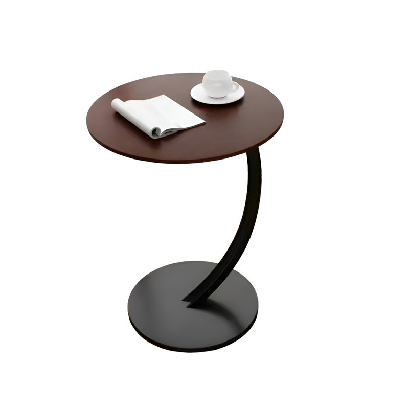 거실에서 작은 탁자를 이동할 수 있다