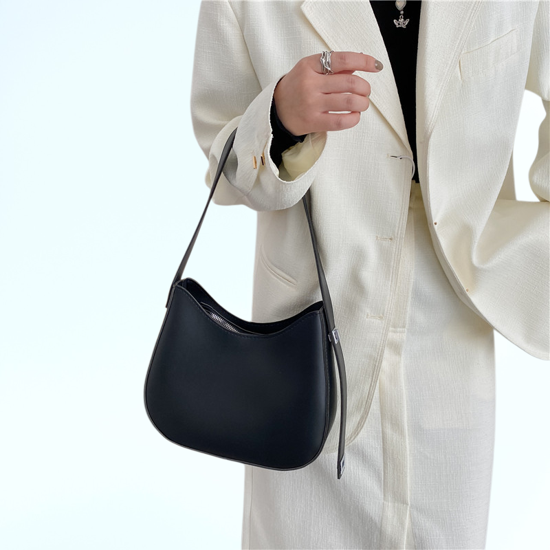 กระเป๋าผู้หญิงพื้นผิวอ่อนนุ่มแบบเรียบง่ายและทันสมัยในเมือง