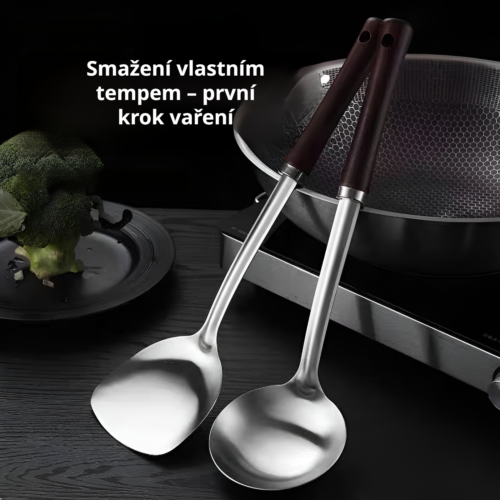 Prodloužená nerezová lopatka na vaření s malým pasem a dřevěnou rukojetí