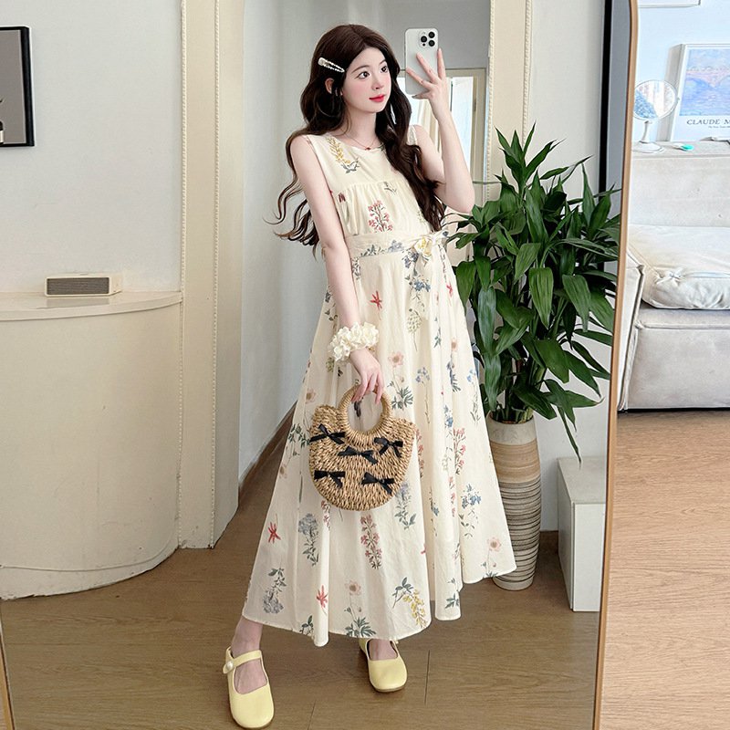 Mode, frauenkleidung im sommer bricht das kleid ab