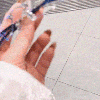 Color-changing anti-blue light presbyopia glasses