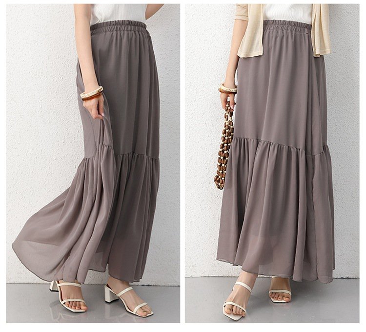 大きめシルエットのレディーススカート正面写真