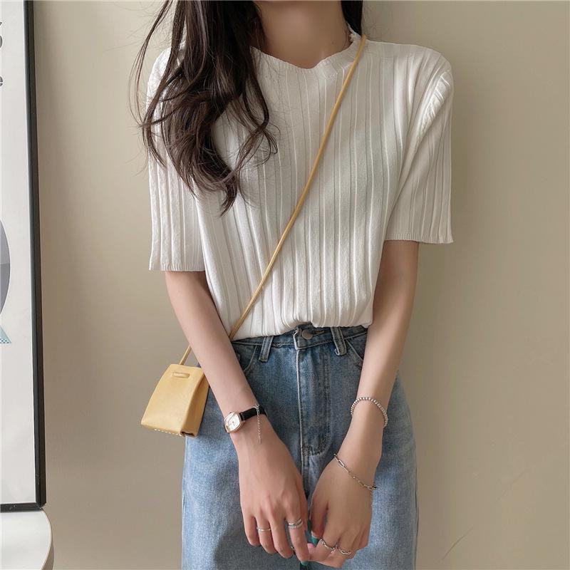 다양한 스타일링 가능한 니트 반팔티