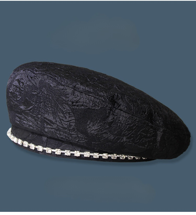 カジュアルファッションとベレー帽の組み合わせ