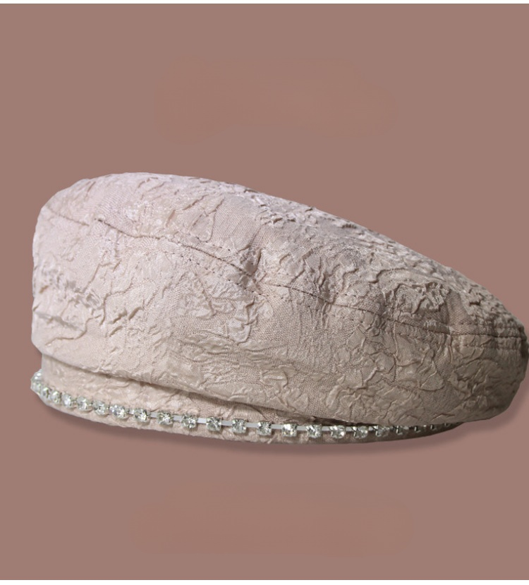 エレガントなレース装飾のベレー帽