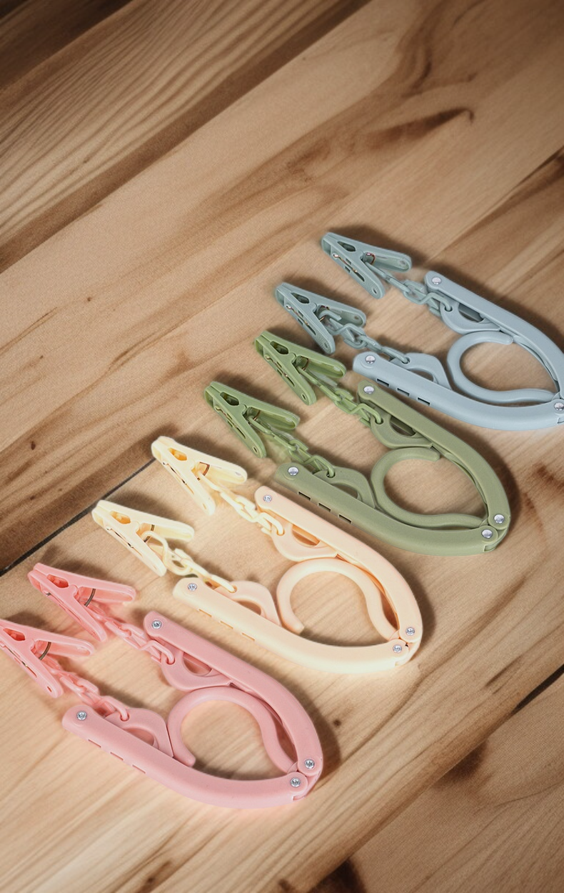 여행에서 사용하기 좋은 접이식 옷걸이