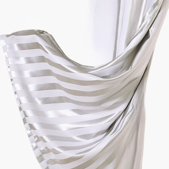 無地の半遮光カーテン