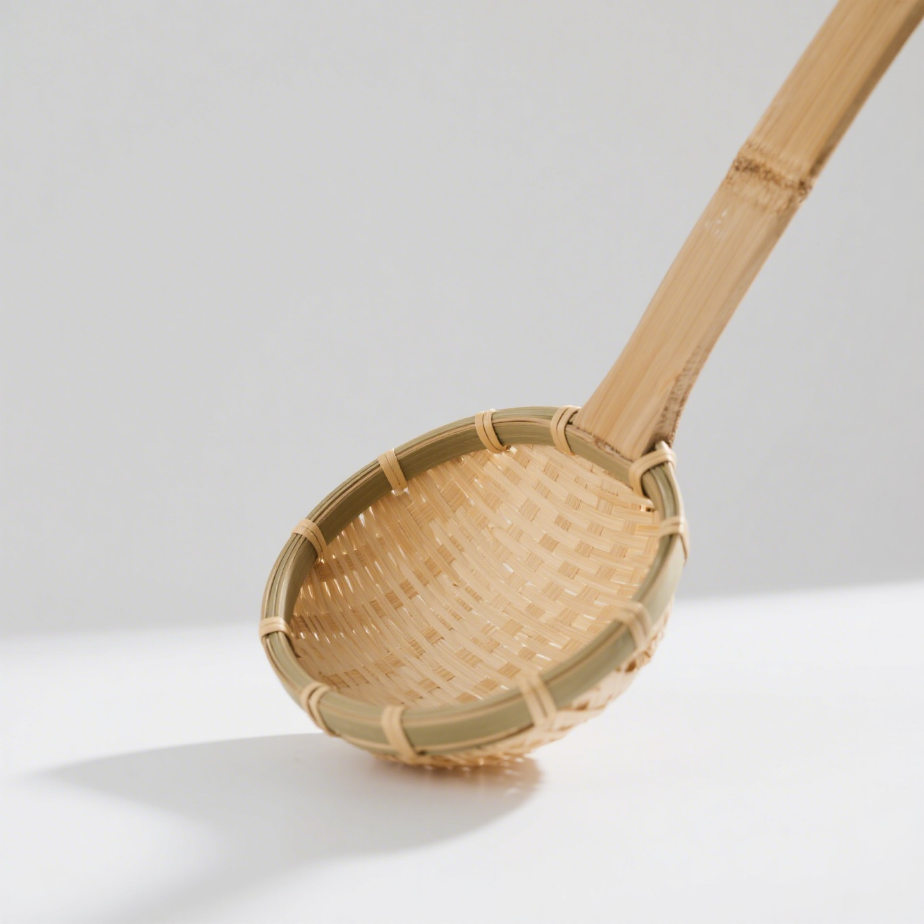 Umweltfreundliches Bambussieb für die Haushaltsküche